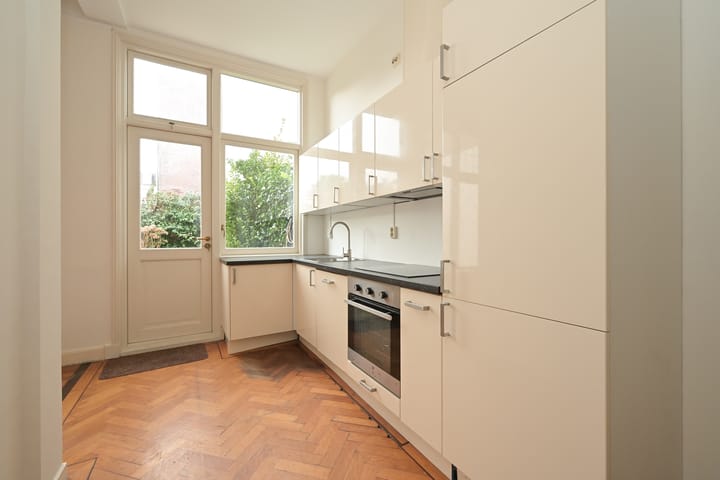 Photo 11 of Nassau Dillenburgstraat 26