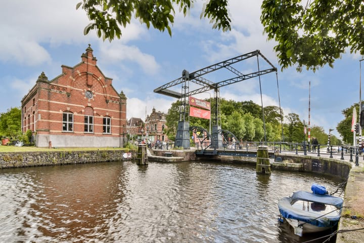 Foto 18 van Anna van Burenstraat 7-2