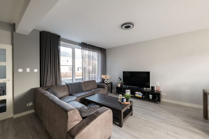 Foto 7 van Bloemhofplein 9