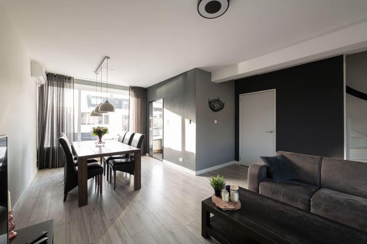 Foto 9 van Bloemhofplein 9