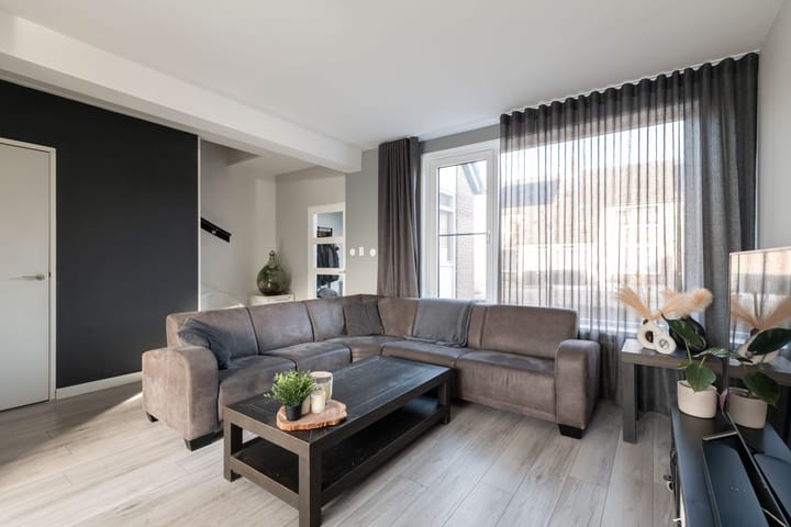 Foto 8 van Bloemhofplein 9