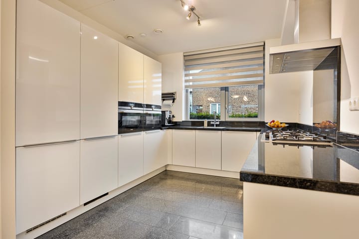 Photo 14 of Perzikkruidkade 16