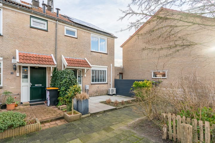 Photo 2 of Waterlelieweg 10