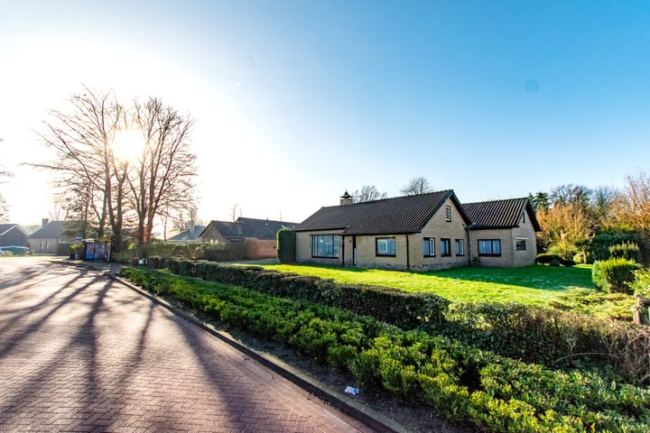 Photo 2 of Wilhelmietenstraat 30