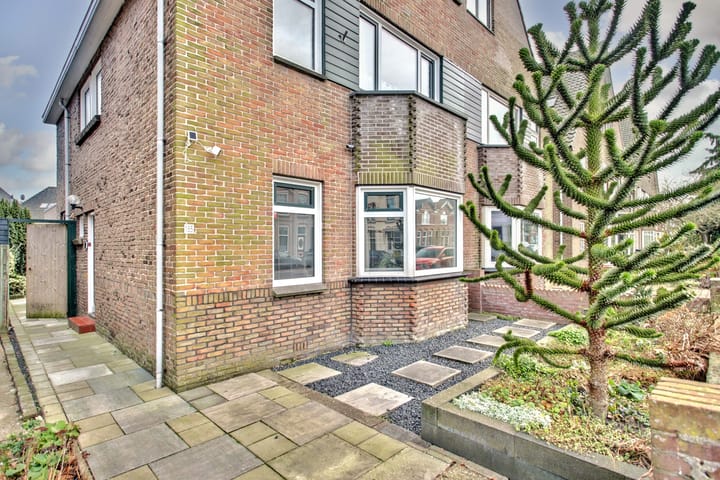 Foto 2 van Kennemerstraatweg 185