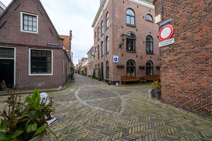 Photo 32 of Sint Annastraat 4-A