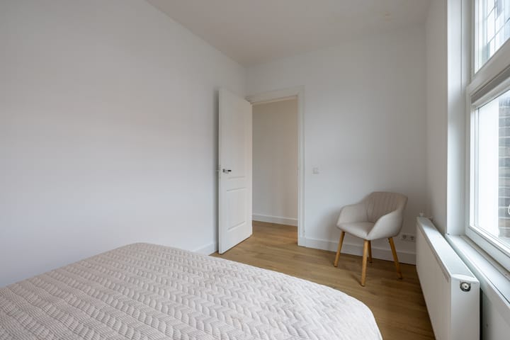 Foto 19 van Luzacstraat 21-A