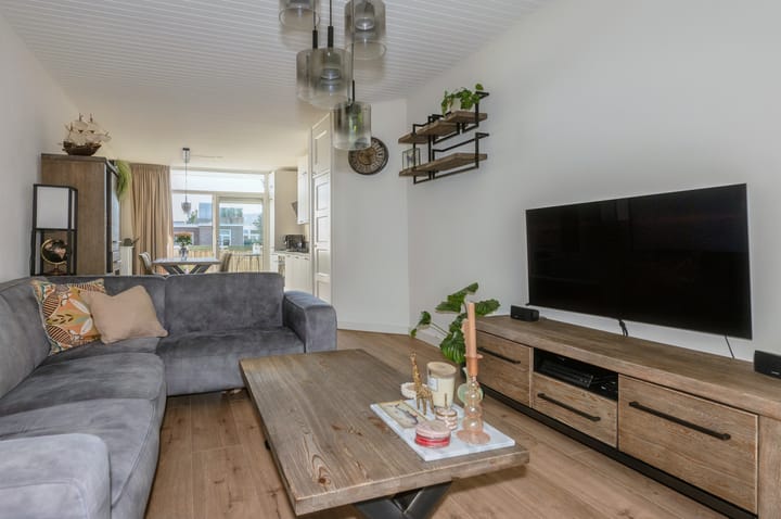 Foto 12 van Caan van Necklaan 116