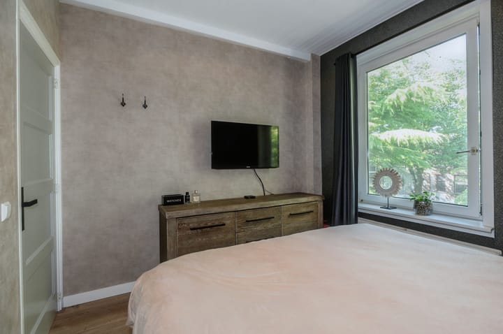 Foto 32 van Caan van Necklaan 116