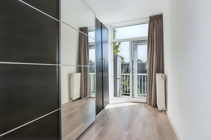 Foto 34 van Caan van Necklaan 116