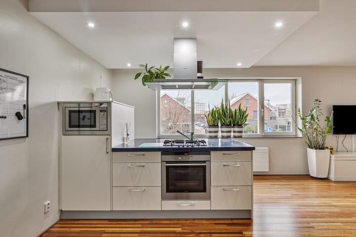 Photo 10 of Carry van Bruggenhof 100