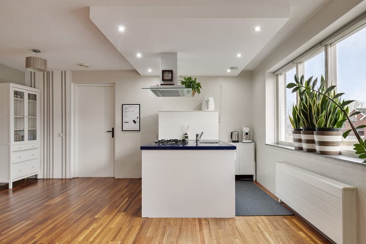 Photo 8 of Carry van Bruggenhof 100