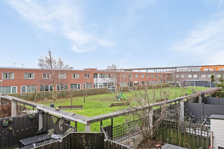 Photo 24 of Carry van Bruggenhof 100