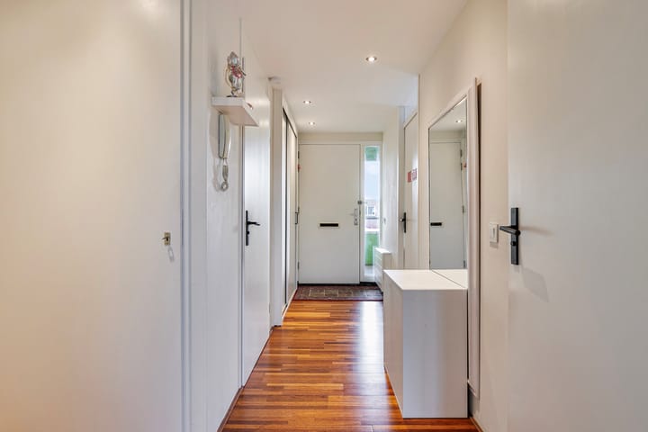 Photo 15 of Carry van Bruggenhof 100