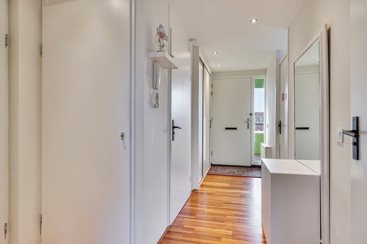 Photo 19 of Carry van Bruggenhof 100