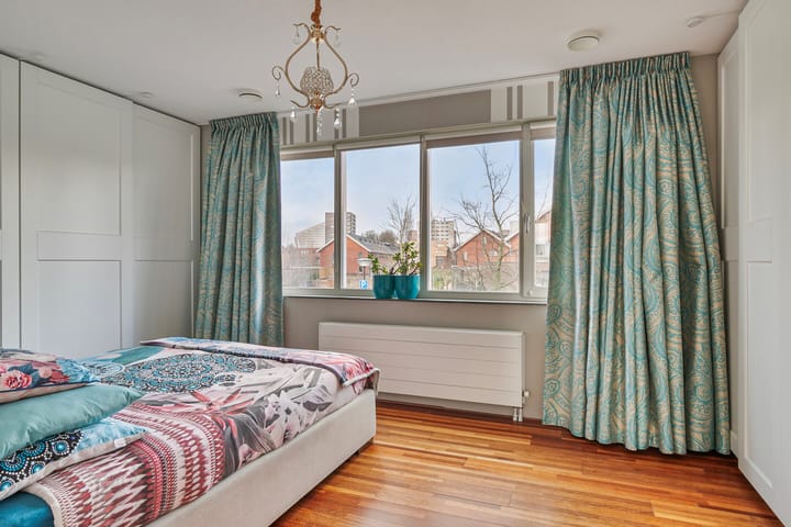 Photo 13 of Carry van Bruggenhof 100