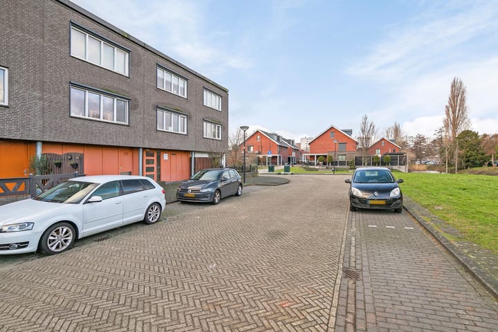 Photo 28 of Carry van Bruggenhof 100