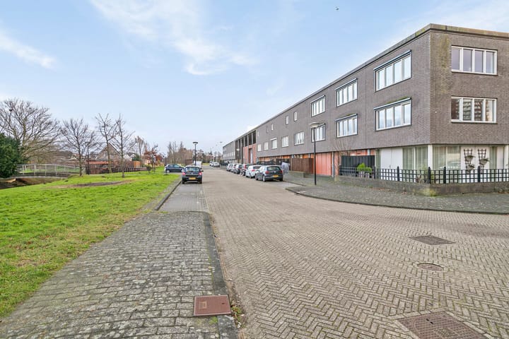 Photo 29 of Carry van Bruggenhof 100