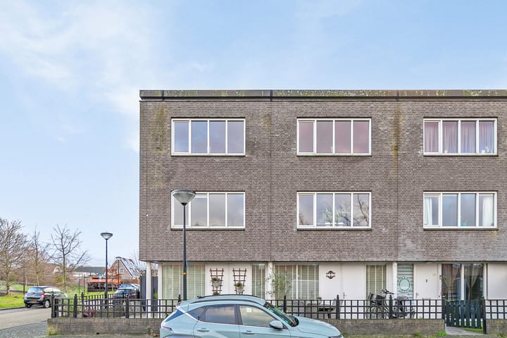 Photo 31 of Carry van Bruggenhof 100