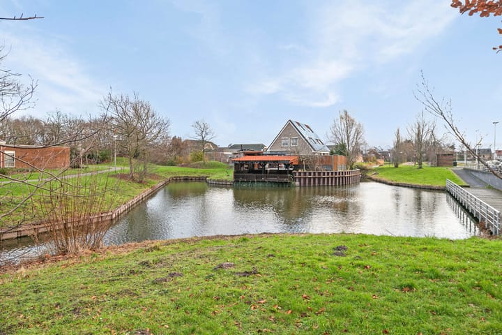 Photo 32 of Carry van Bruggenhof 100