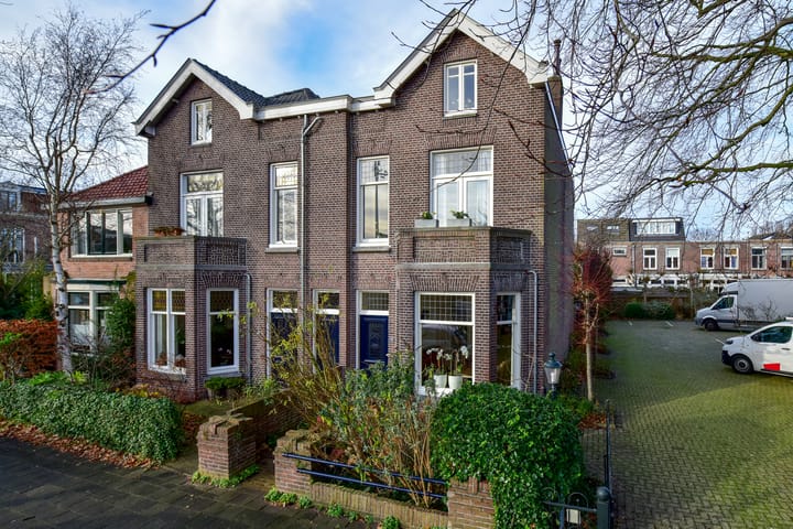 Foto 1 van Kennemerstraatweg 132