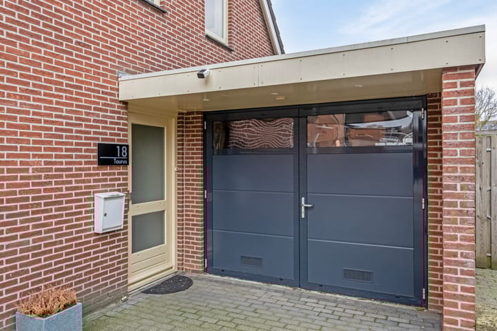 Foto 6 van Taurus 18