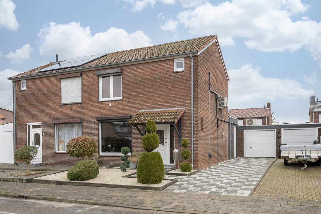 Photo 1 of Dr. Marga Klompéstraat 5