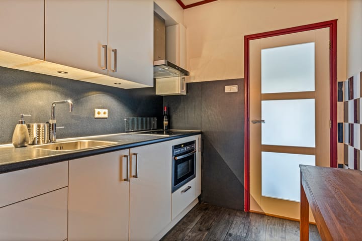 Photo 9 of Prins Bernhardstraat 22