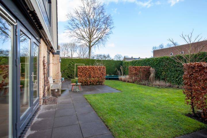 Foto 32 van Marga Klompélaan 1