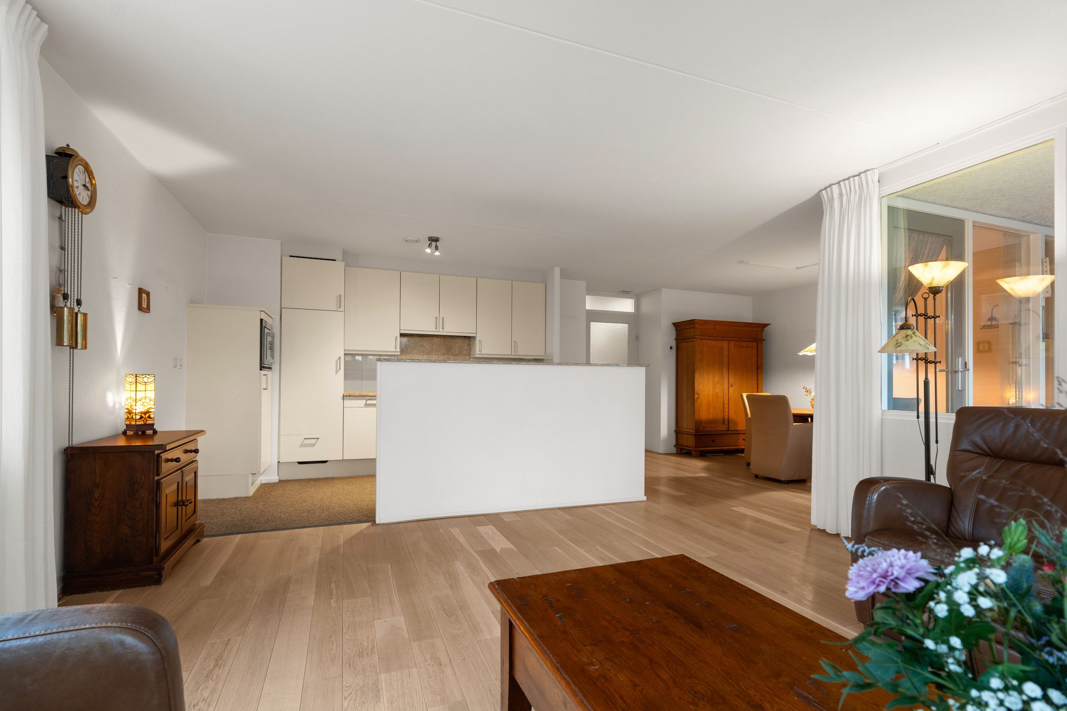 Foto 12 van Raadhuisplein 15-15