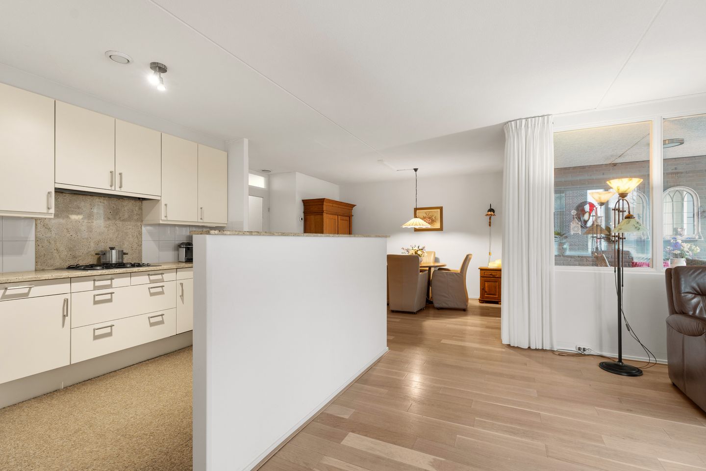 Foto 14 van Raadhuisplein 15-15