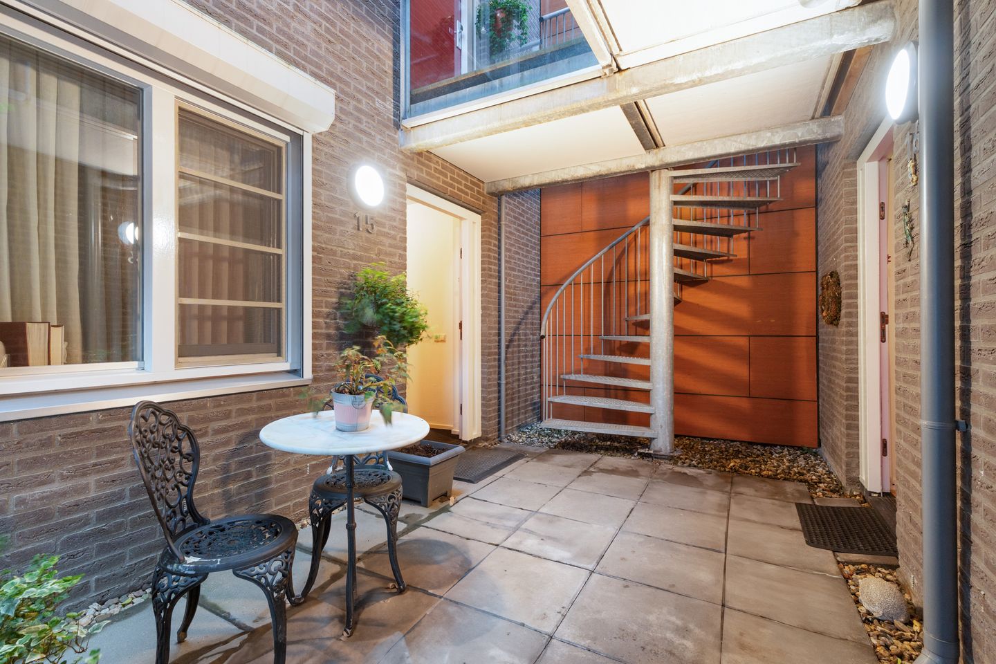 Foto 29 van Raadhuisplein 15-15