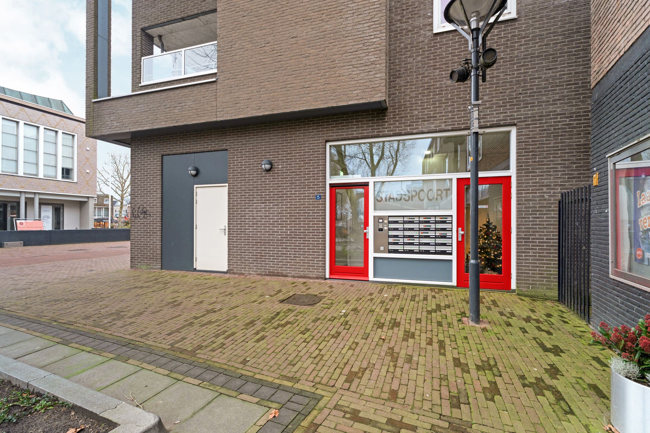 Foto 33 van Raadhuisplein 15-15