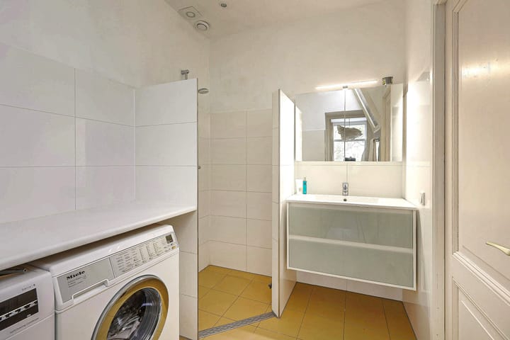 Photo 19 of Johannes Verhulststraat 8-2