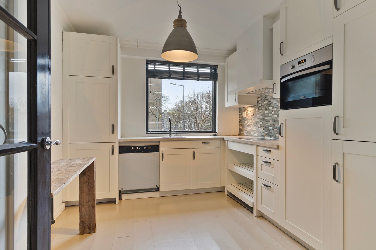 Foto 19 van Edmond Hellenraadstraat 58