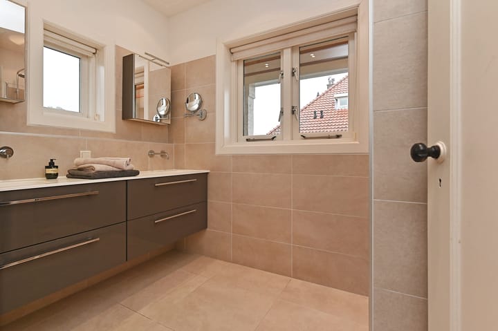 Foto 25 van Van Hoeylaan 12