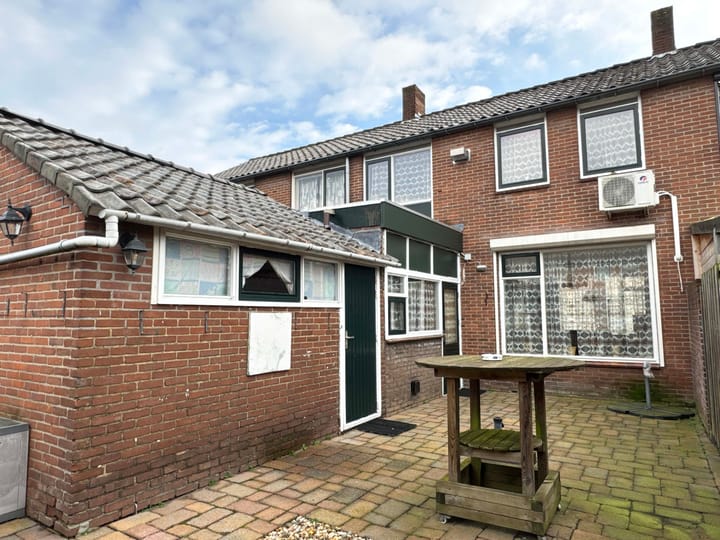 Foto 4 van van Limburg Stirumstraat 13