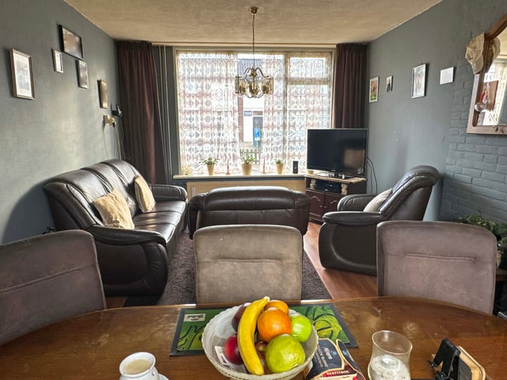 Foto 7 van van Limburg Stirumstraat 13