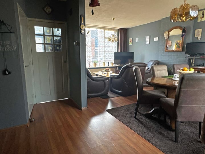 Foto 8 van van Limburg Stirumstraat 13