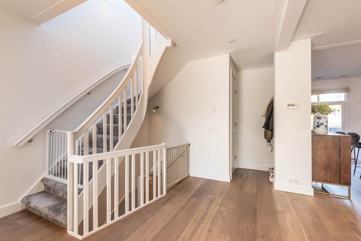 Foto 26 van Van Tuyll van Serooskerkenplein 34-3