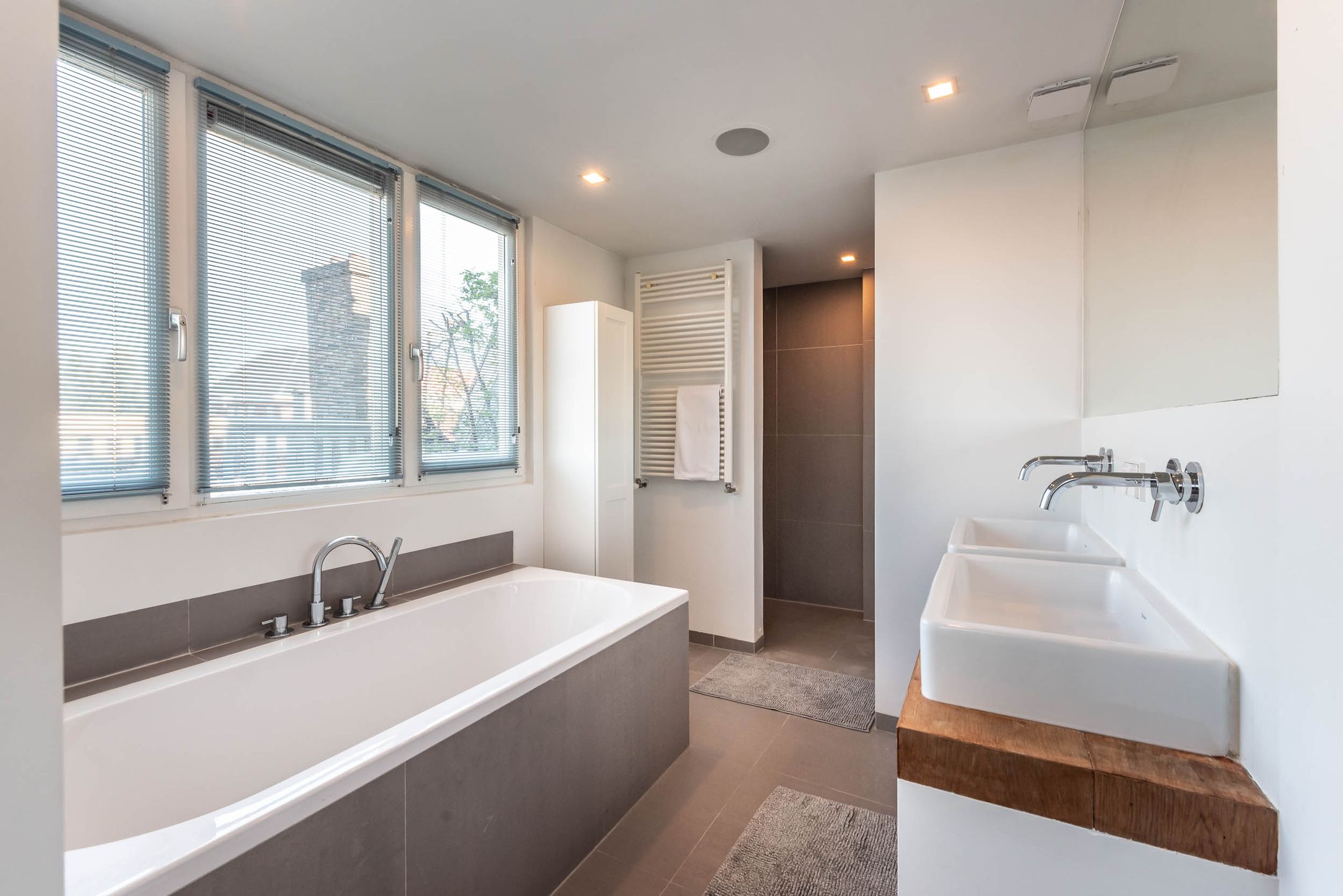 Foto 33 van Van Tuyll van Serooskerkenplein 34-3