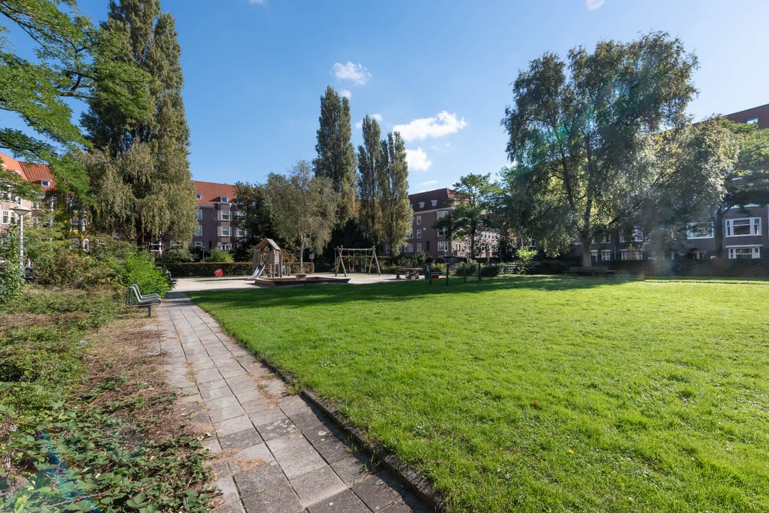 Foto 47 van Van Tuyll van Serooskerkenplein 34-3