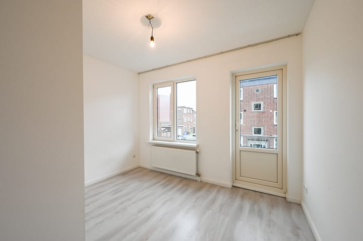 Foto 15 van Madeliefstraat 51-B