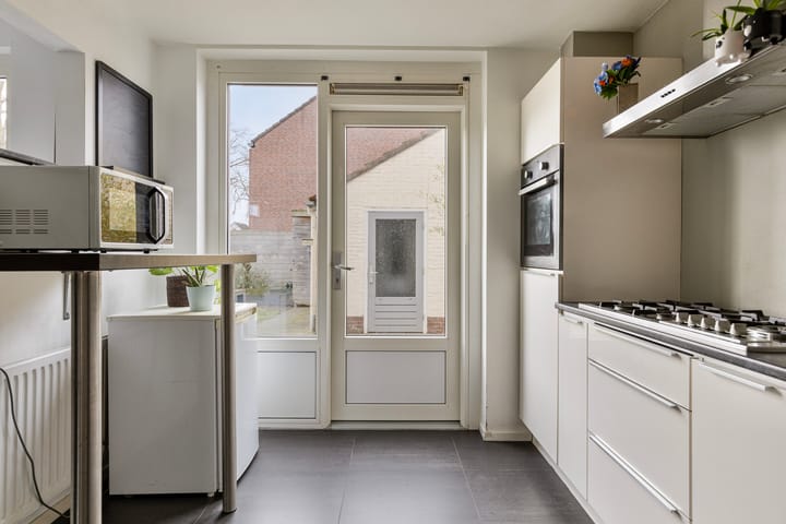 Foto 13 van Thornstraat 215