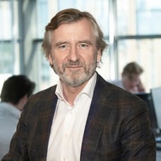 mr Hans-Robert van der Doe MRICS - Directeur