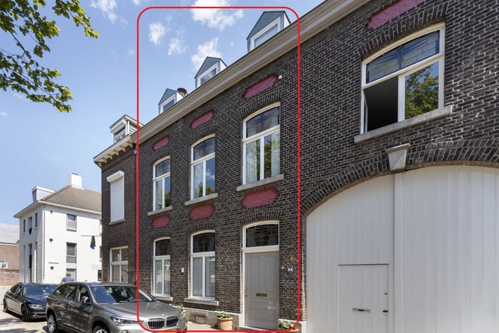 Bekijk foto 1 van Bogaardenstraat 1