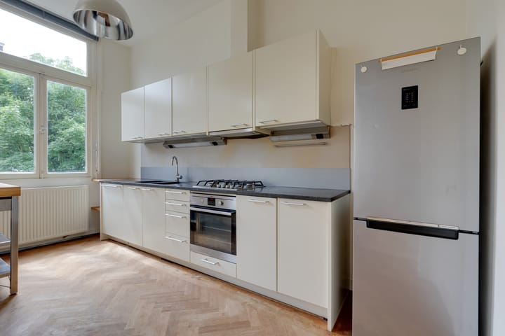 Photo 15 of Johannes Verhulststraat 117-2