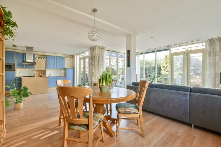 Foto 3 van Balilaan 4