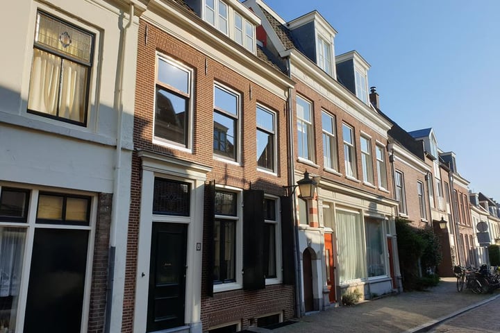 Vrouwjuttenstraat 4