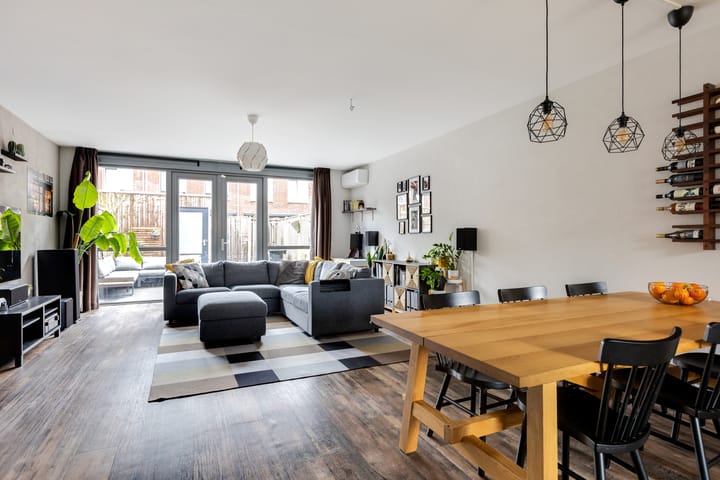 Photo 7 of Chris Barberpad 6